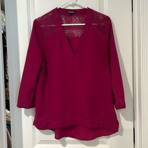 Express fuschia silky v-neck tunic. Lace detail on shoulders and back. Small.